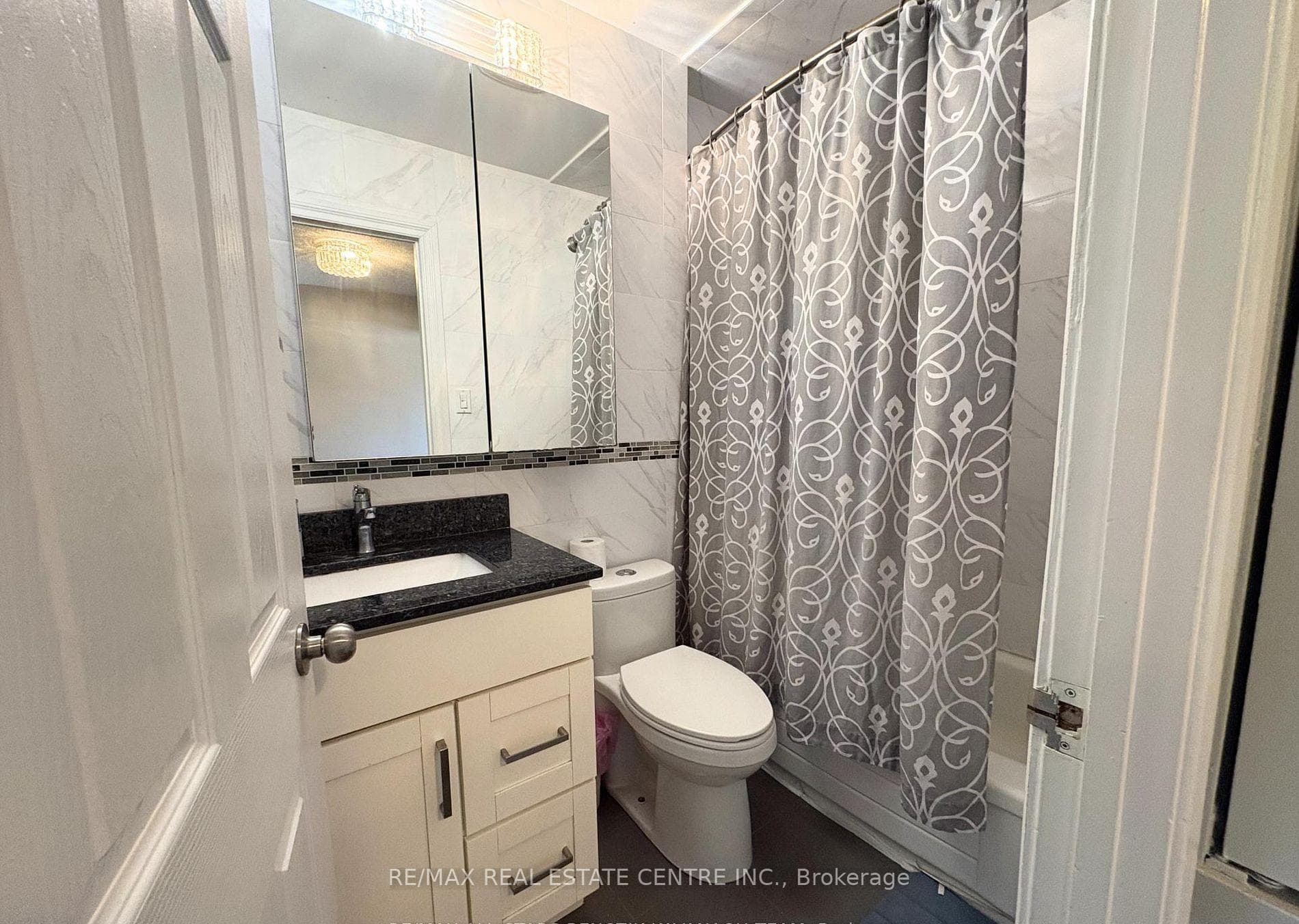 105 Wales Avenue photo 8