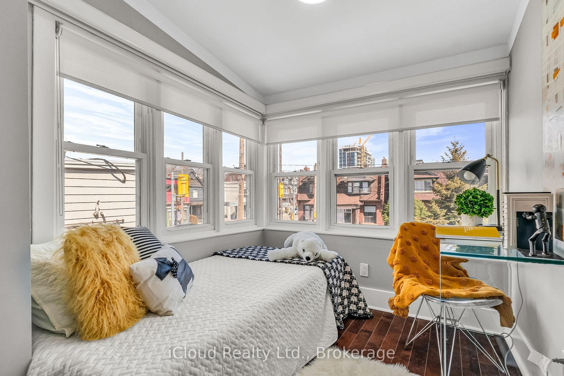 264 Howland Avenue photo 24