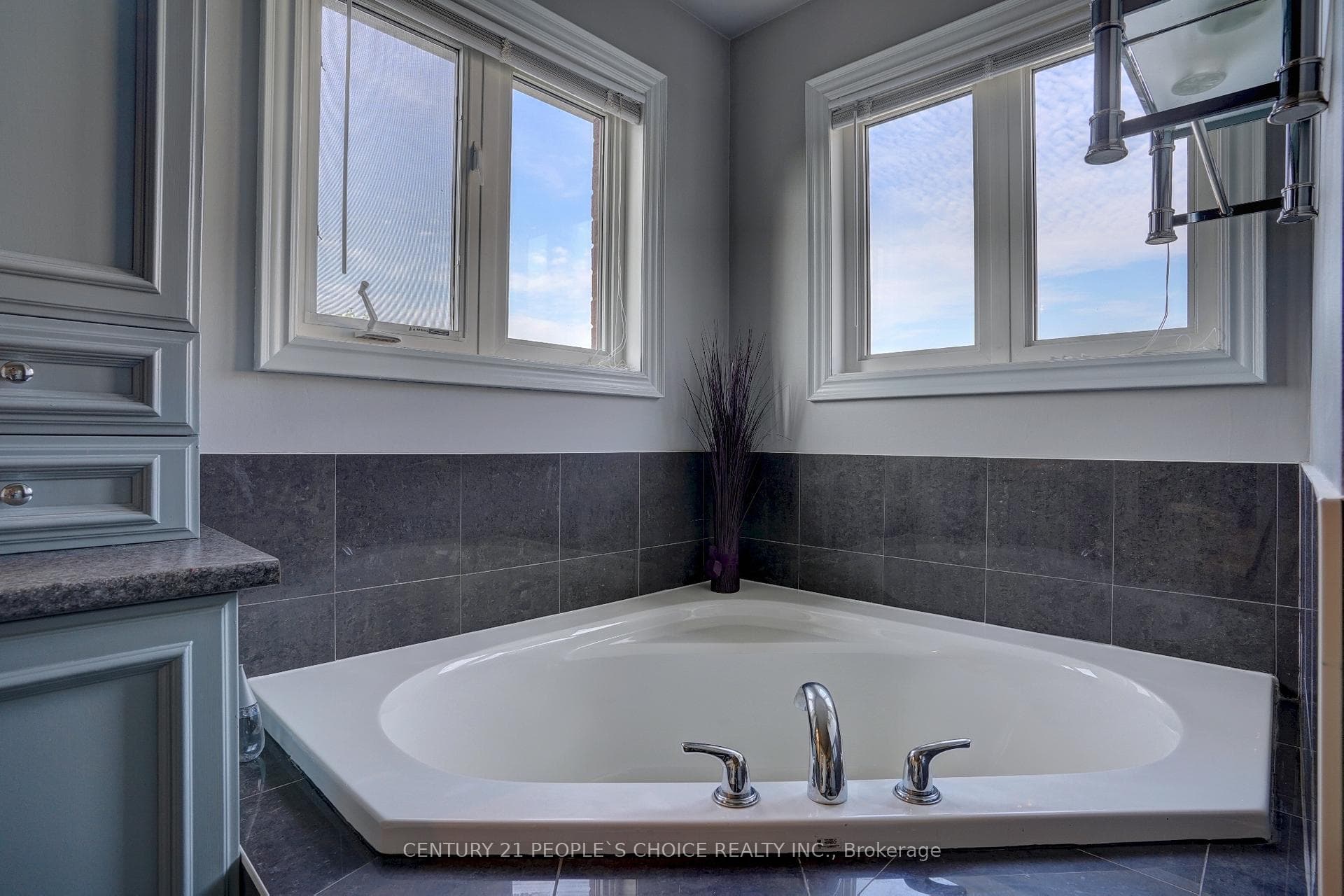 119 Laprade Square photo 25