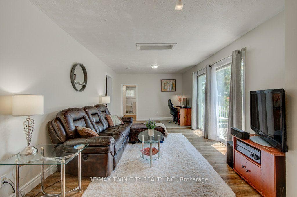 461 Selkirk Street photo 26