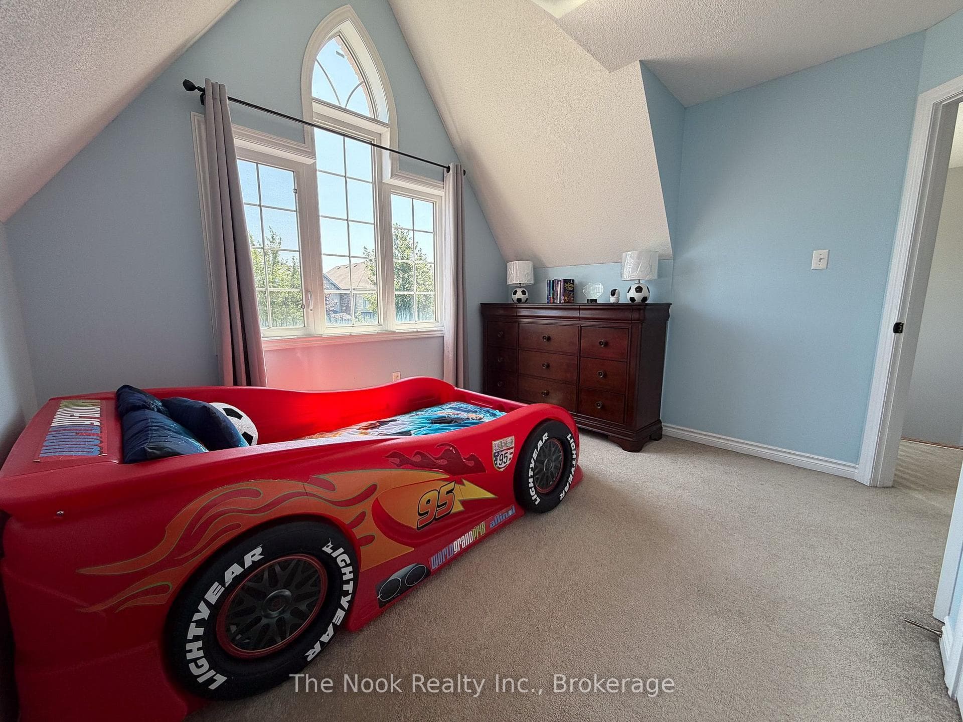10 Broome Avenue photo 39