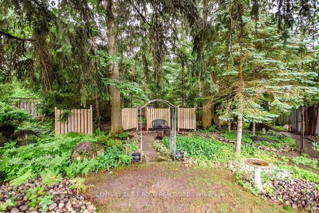 1037 Glen Eagles Crescent photo 36