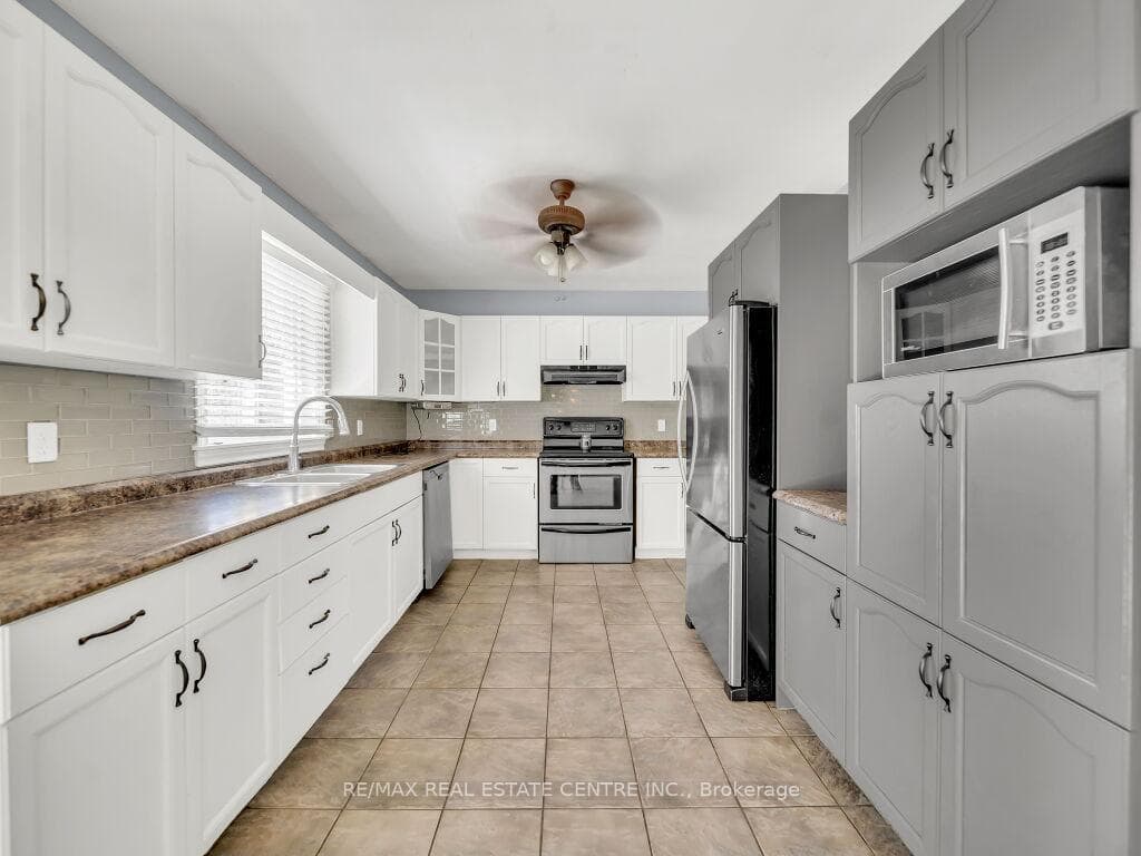 1288 Colborne Street photo 6