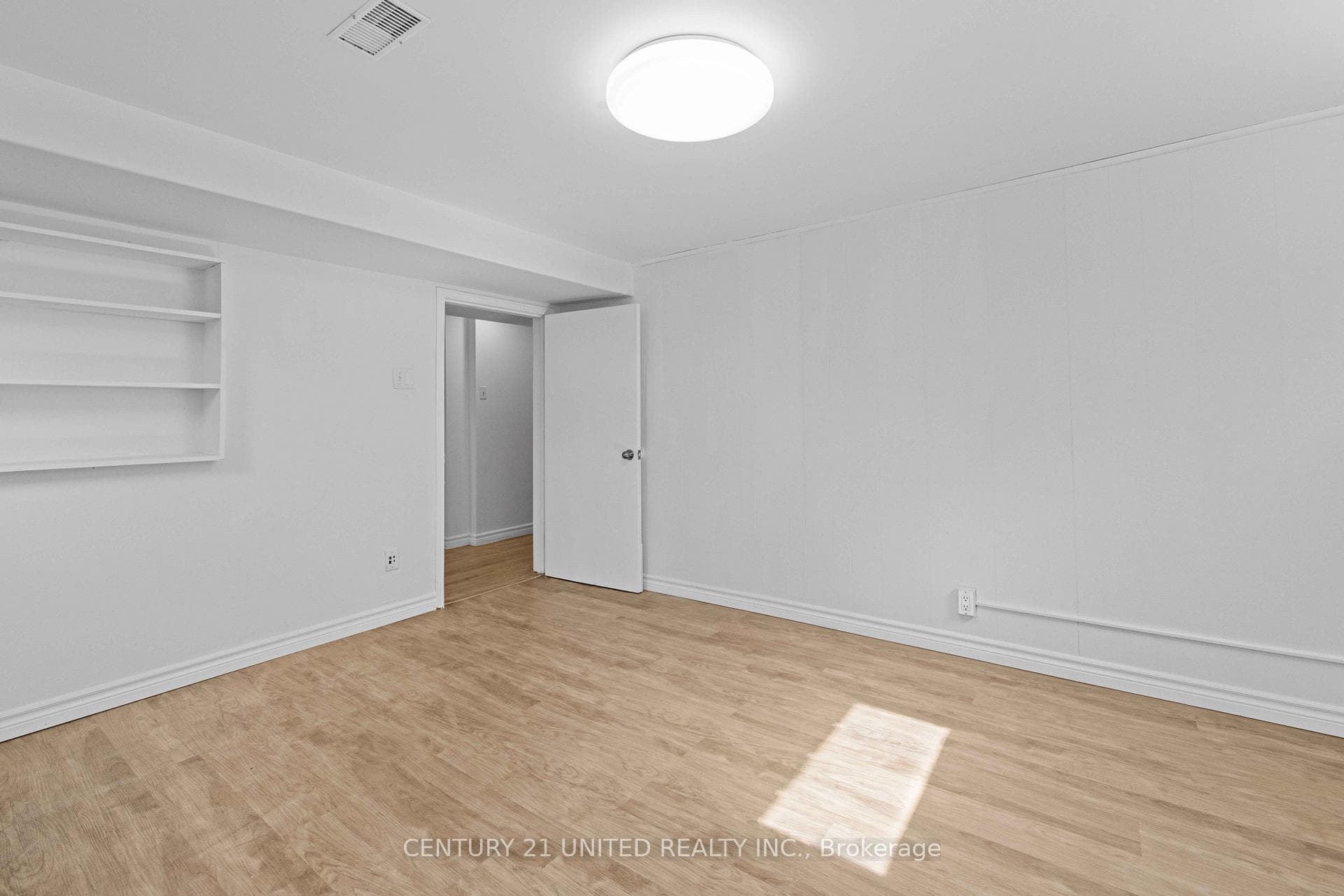 762 Weller Street photo 24