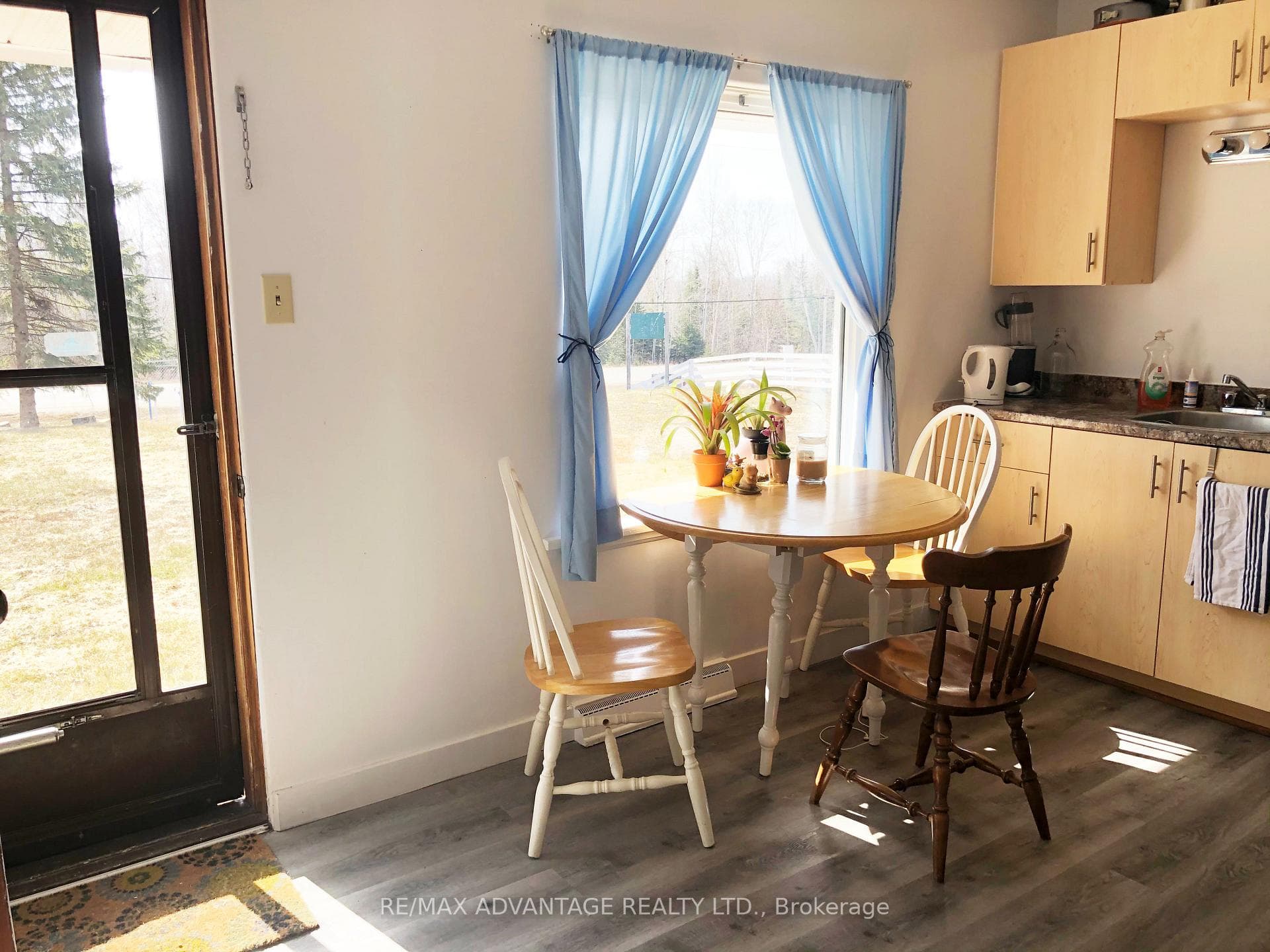 1594 Lakeshore Drive photo 10
