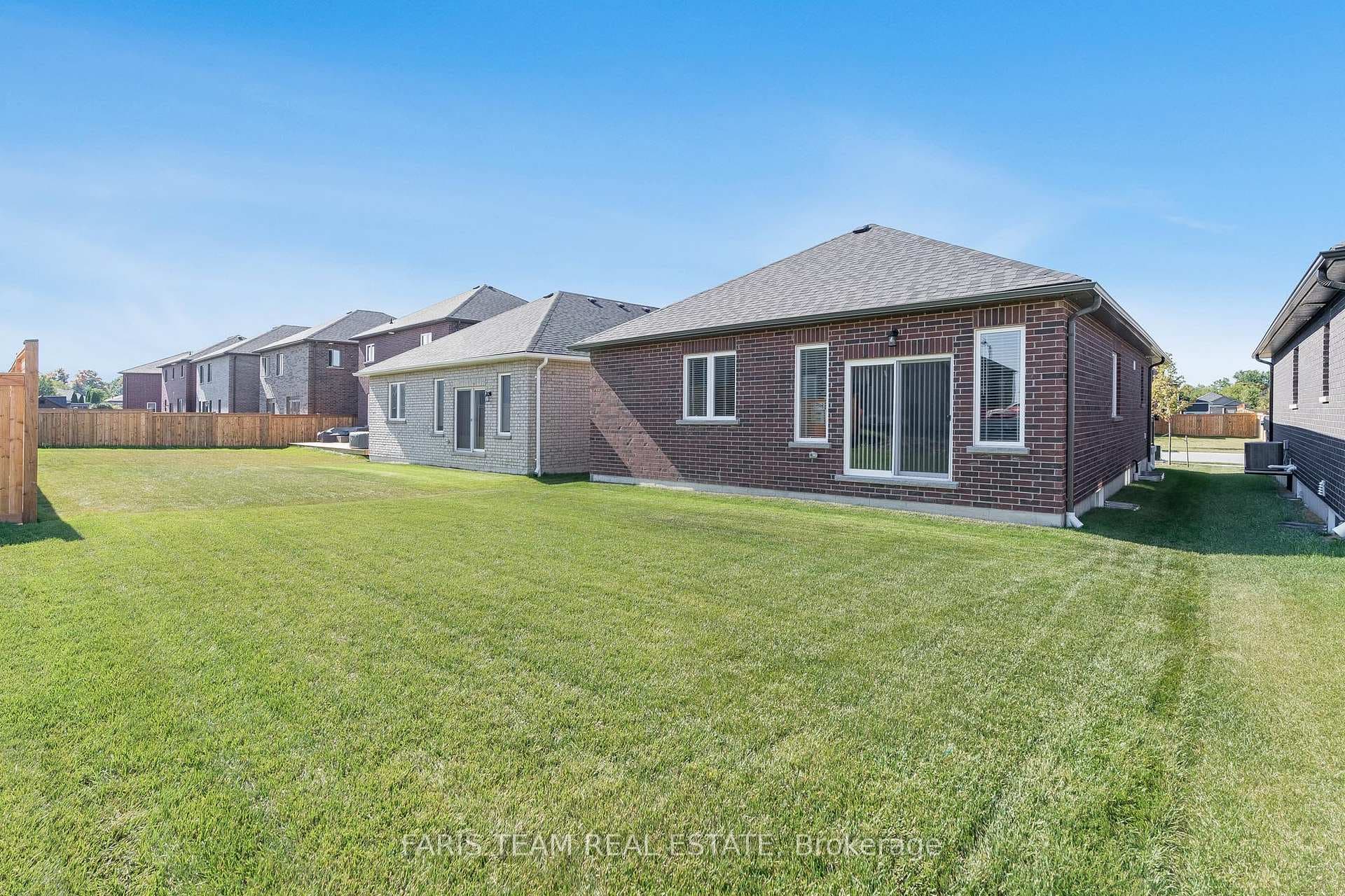 25 Rowley Crescent photo 15