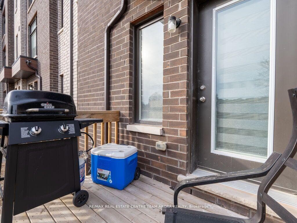 8 Queenpost Drive photo 40