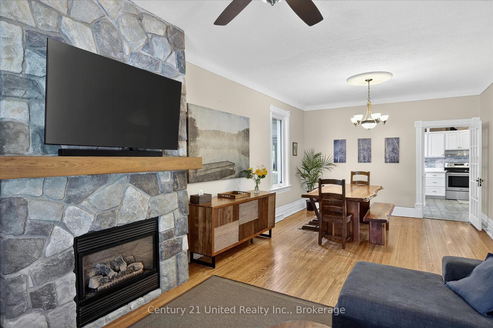 587 Gilmour Street photo 9