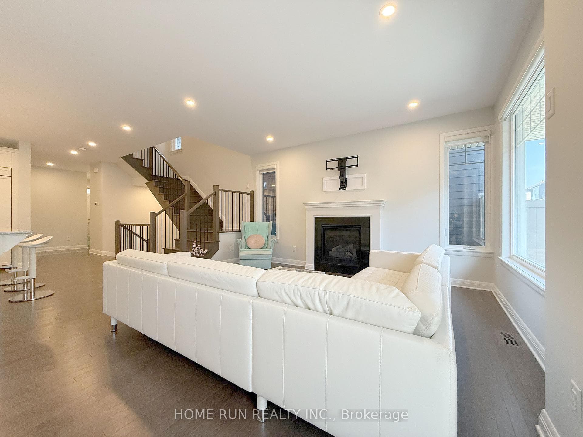 322 Lysander Place photo 23