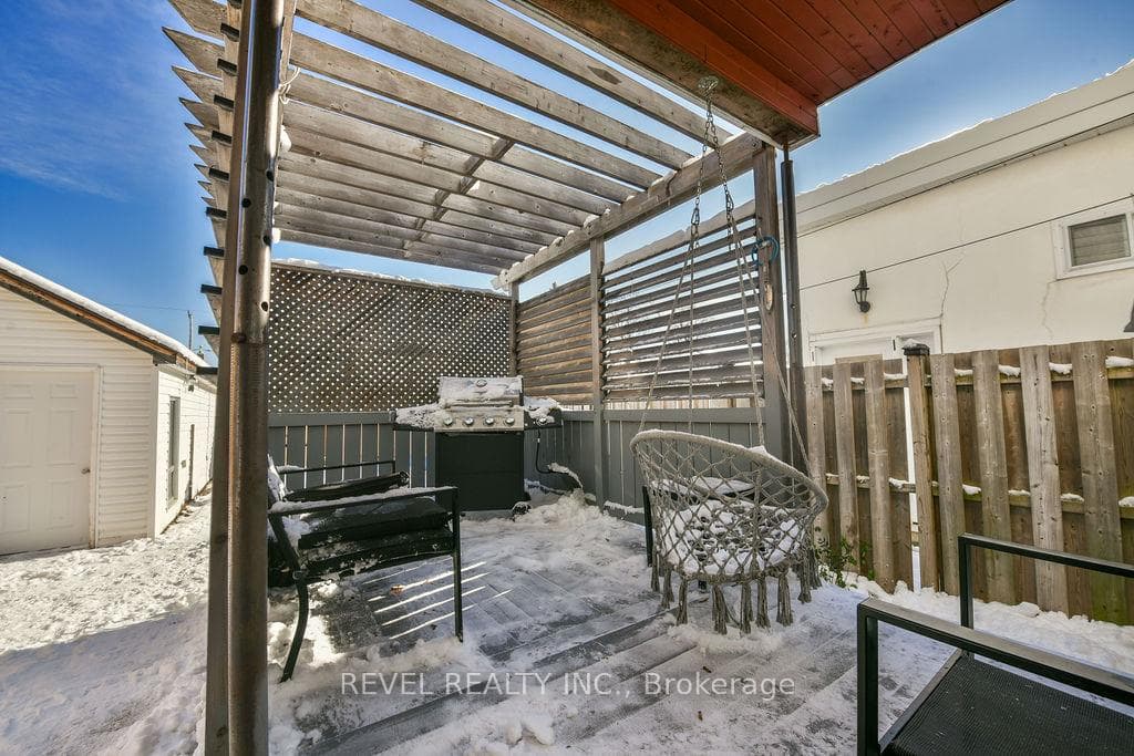 384 Maple Street photo 29