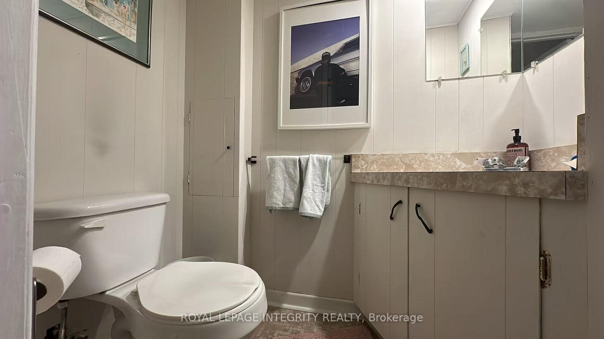 870 Claude Street photo 12