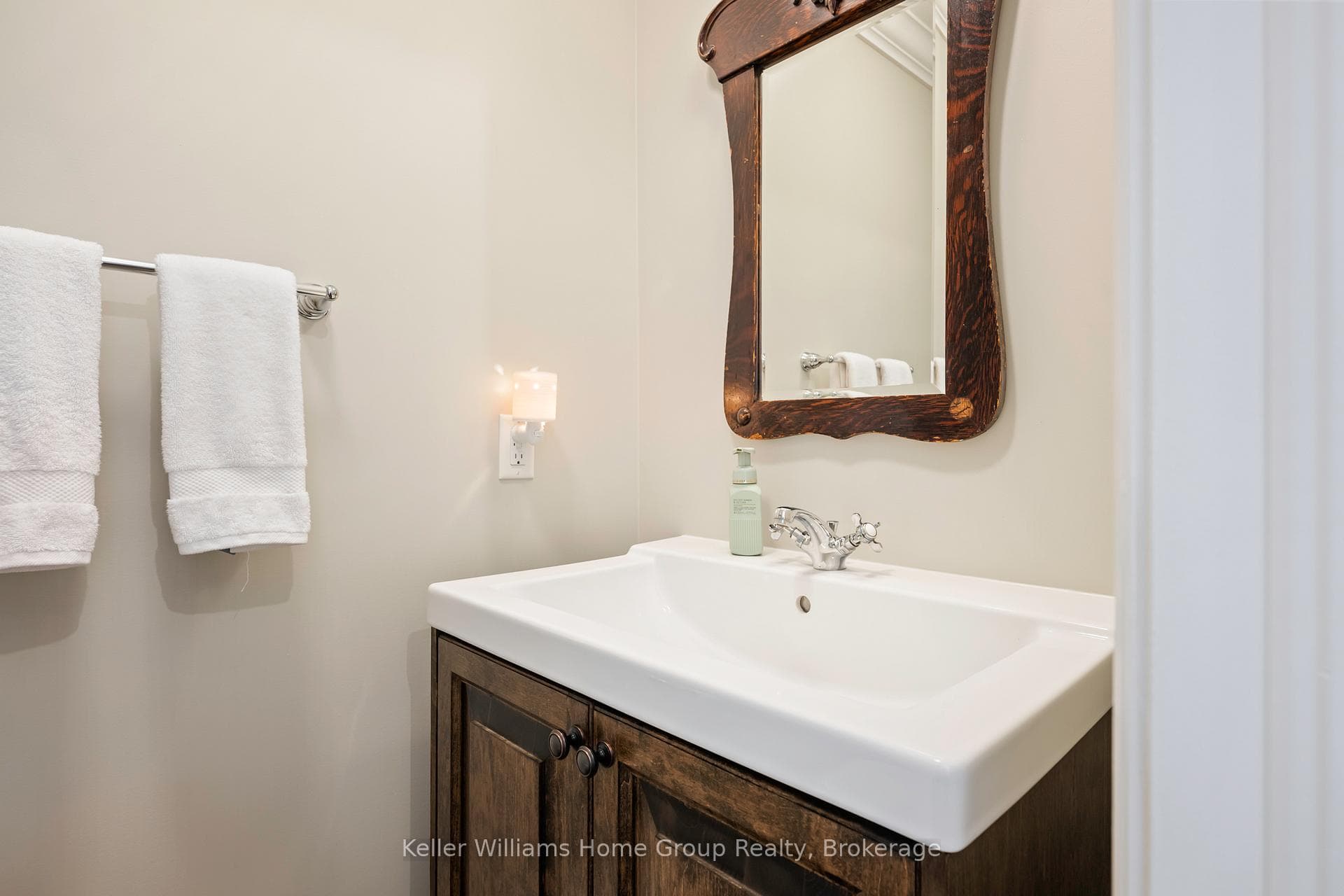 128 Second Avenue photo 34