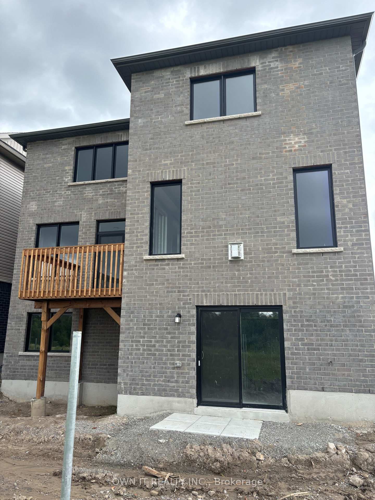 142 Thicketwood Avenue photo 3
