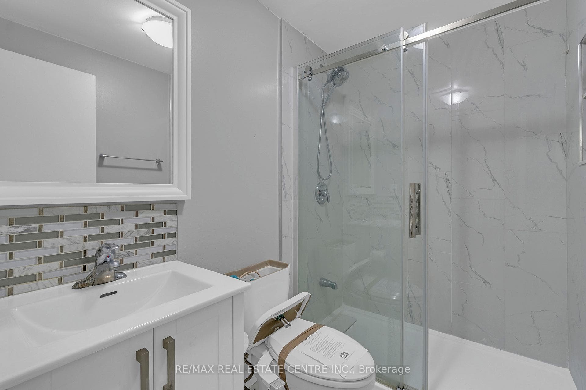 29 Gatwick Lane photo 24