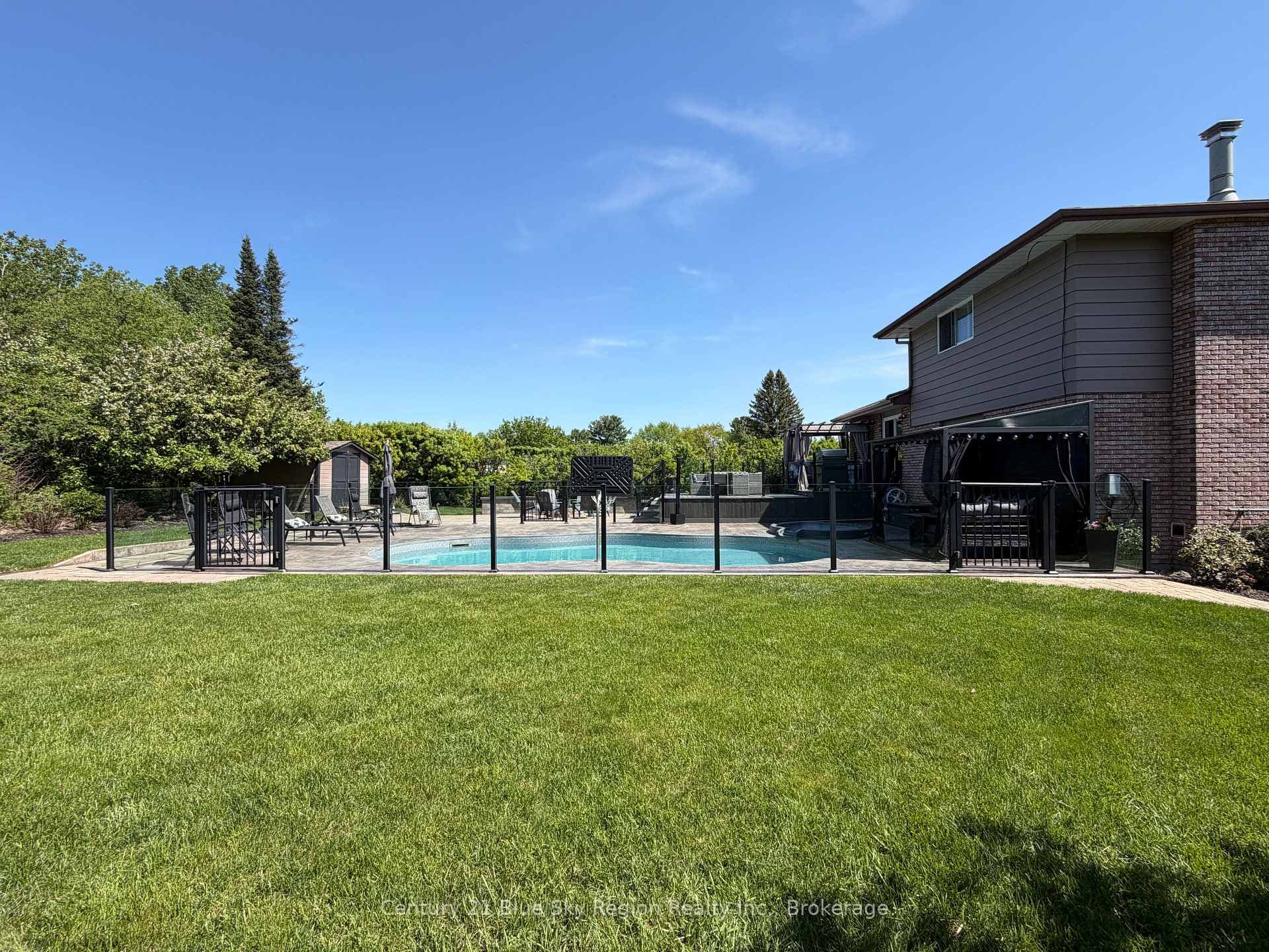 790 LAURENTIAN Avenue photo 38