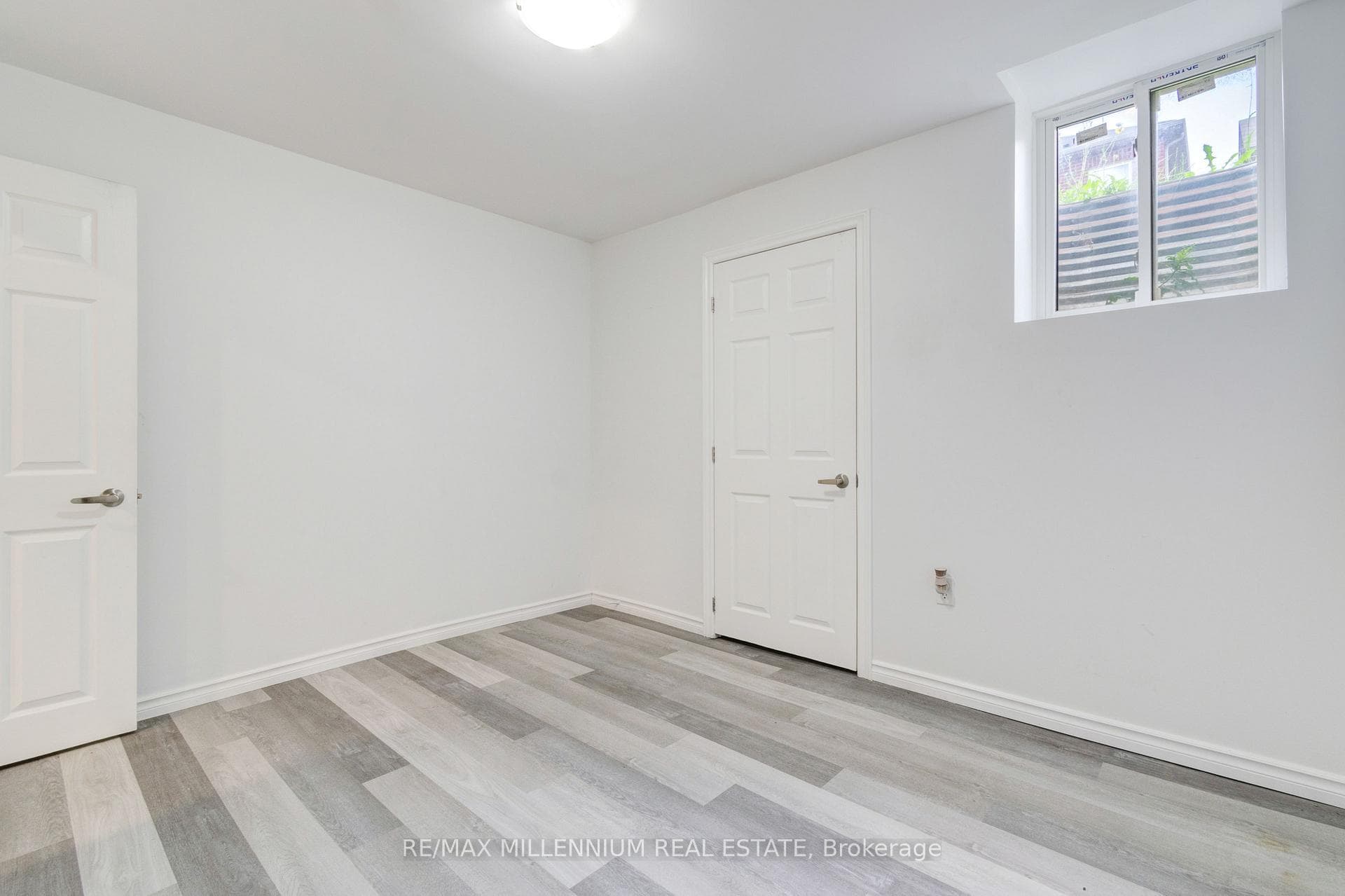 481 Bessborough Drive photo 24