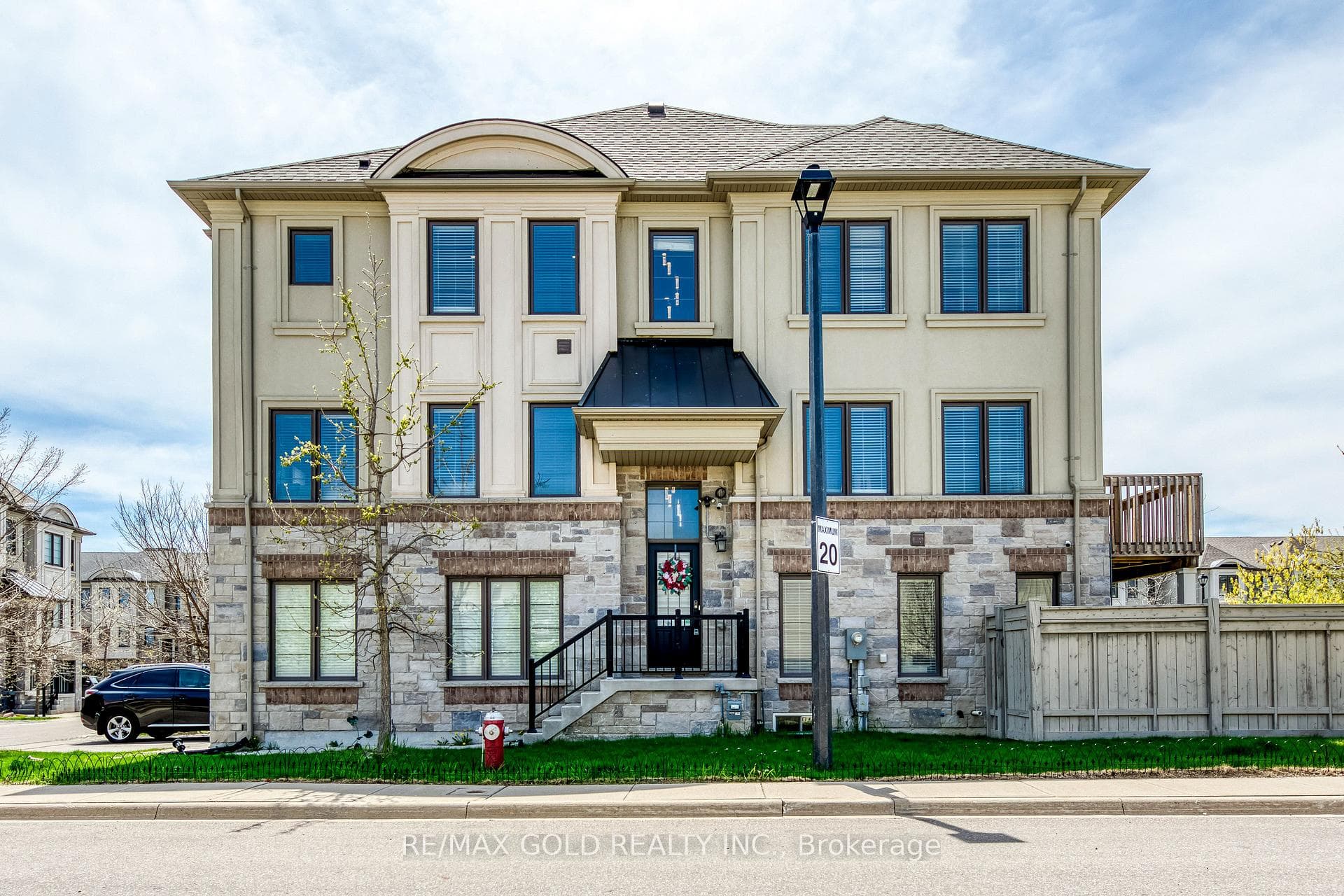561 Mermaid Crescent photo 3
