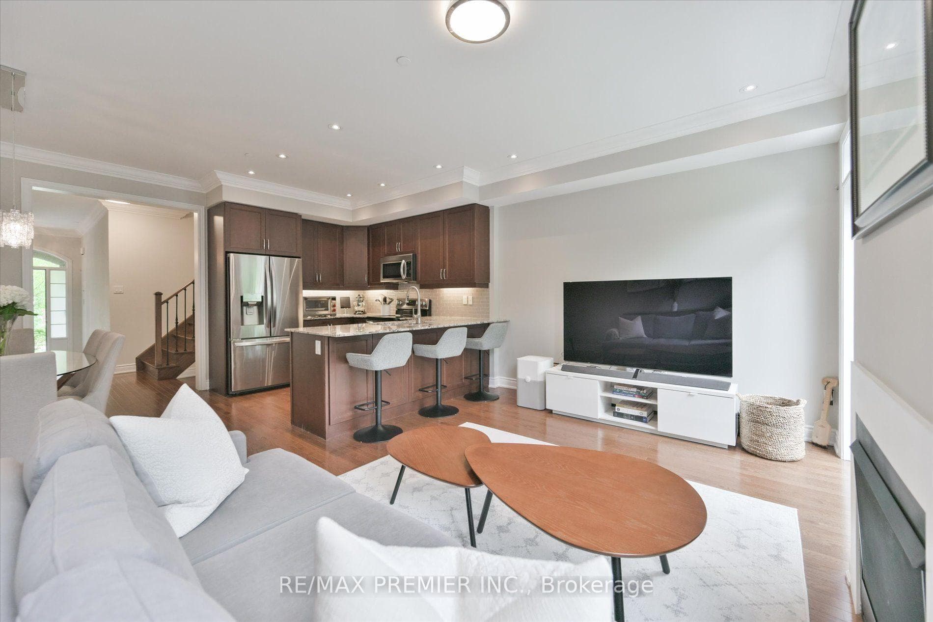 1331 Major Mackenzie Drive Unit 114 photo 9