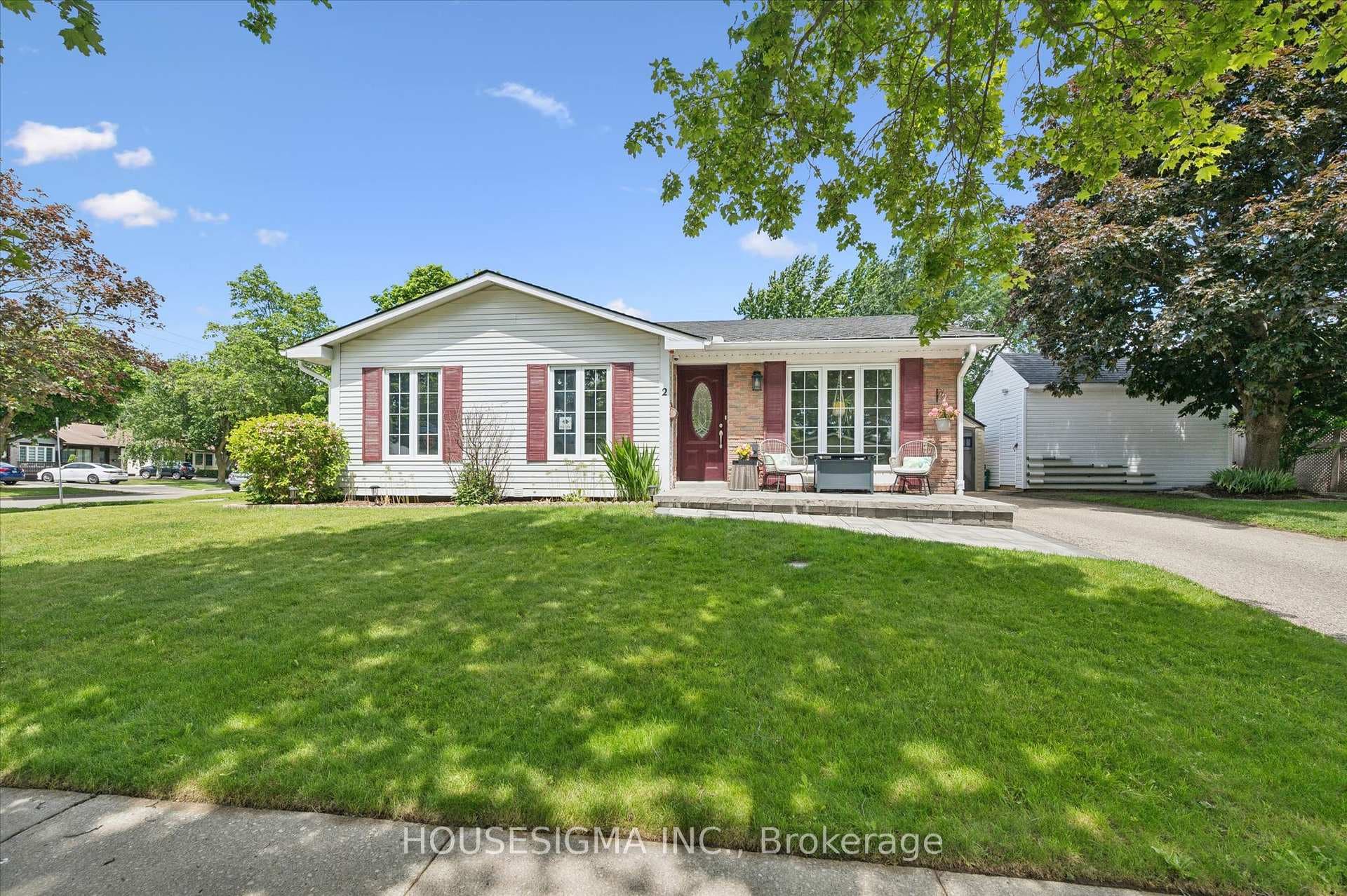 2 Keewatin Avenue photo 2