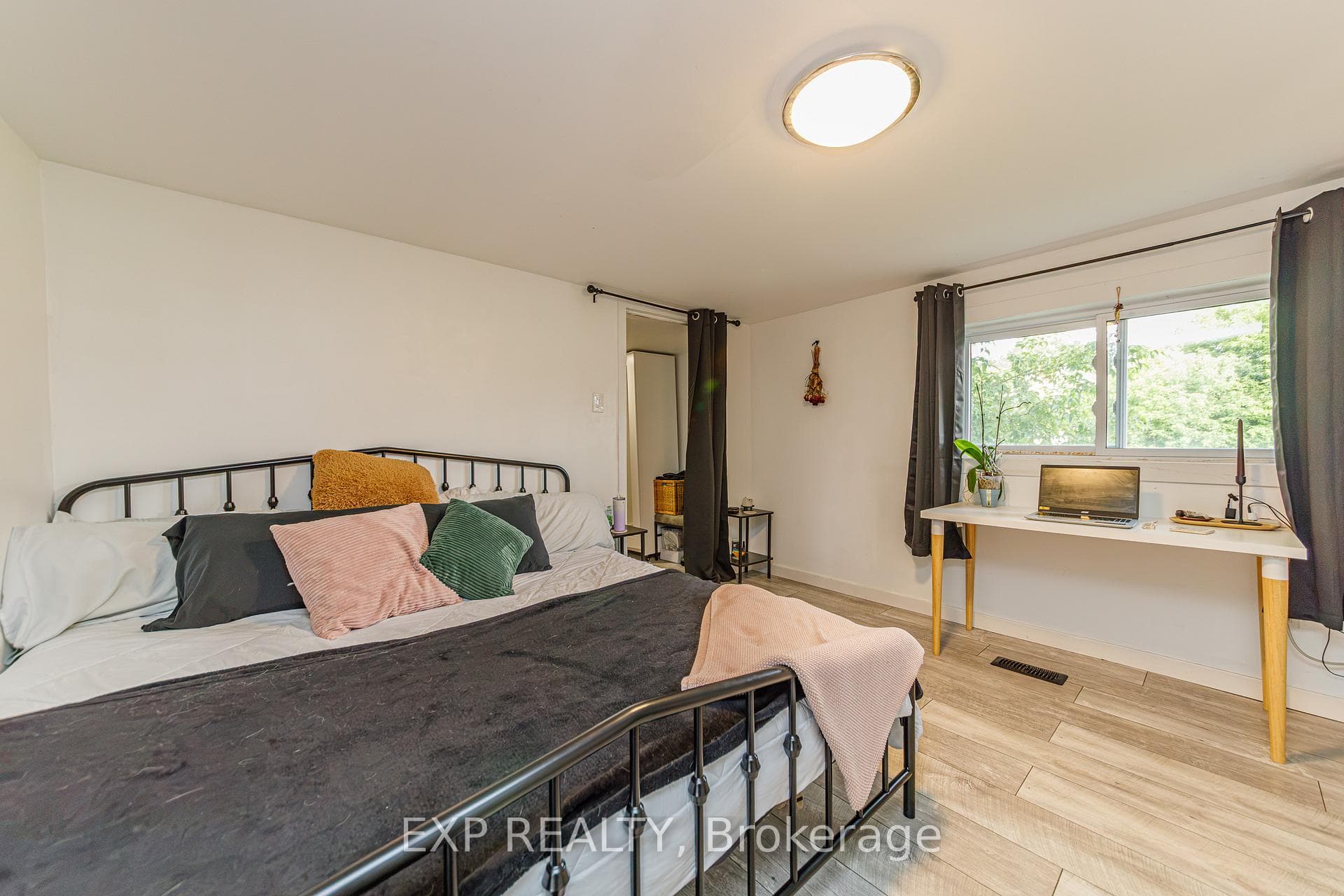22 St Johns Way photo 12