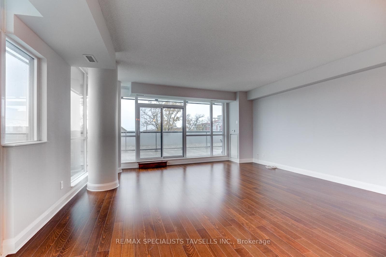 1 Hurontario Street Unit 304 photo 8
