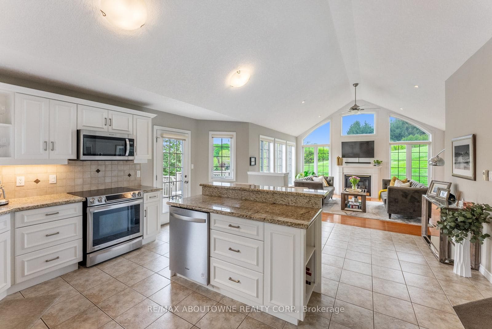 4 Reddington Drive Unit 3 photo 9