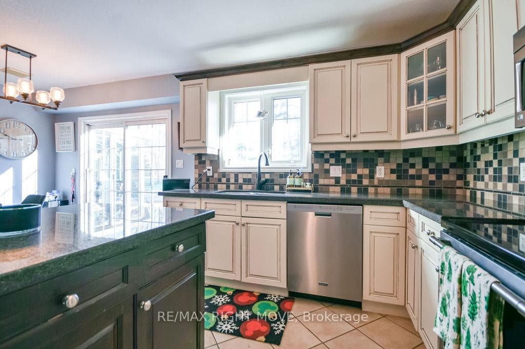 2027 Millwood Road photo 11