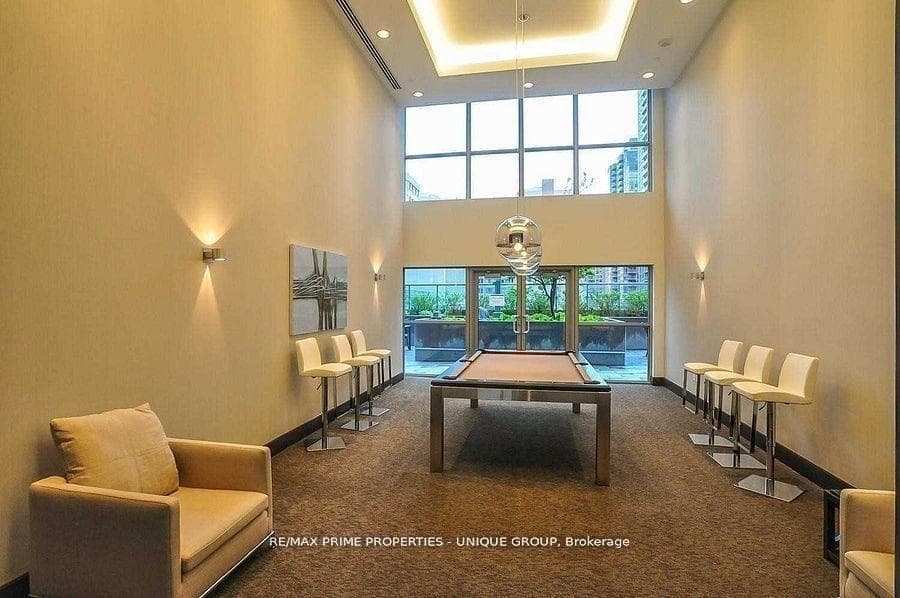 386 Yonge Street Unit 3807 photo 16