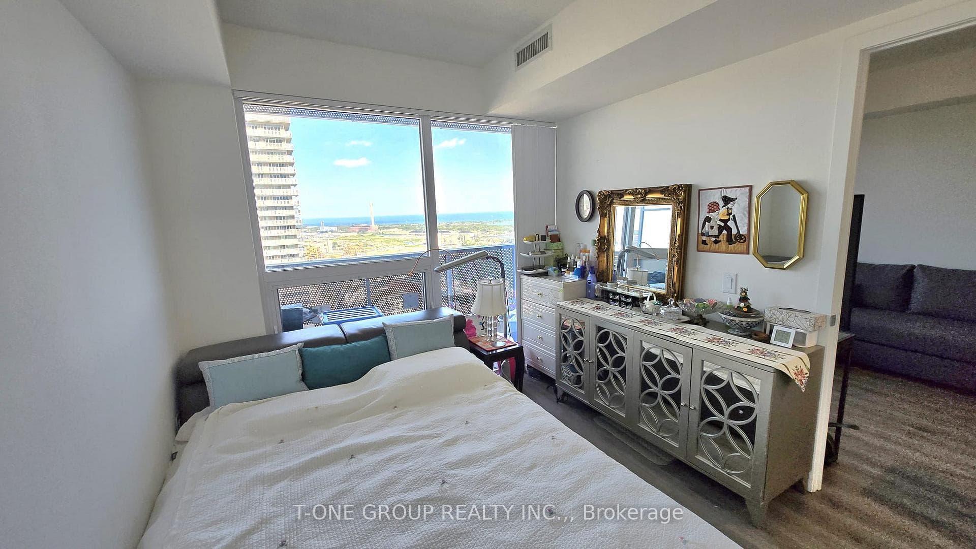 138 Downes Street Unit 4506 photo 4