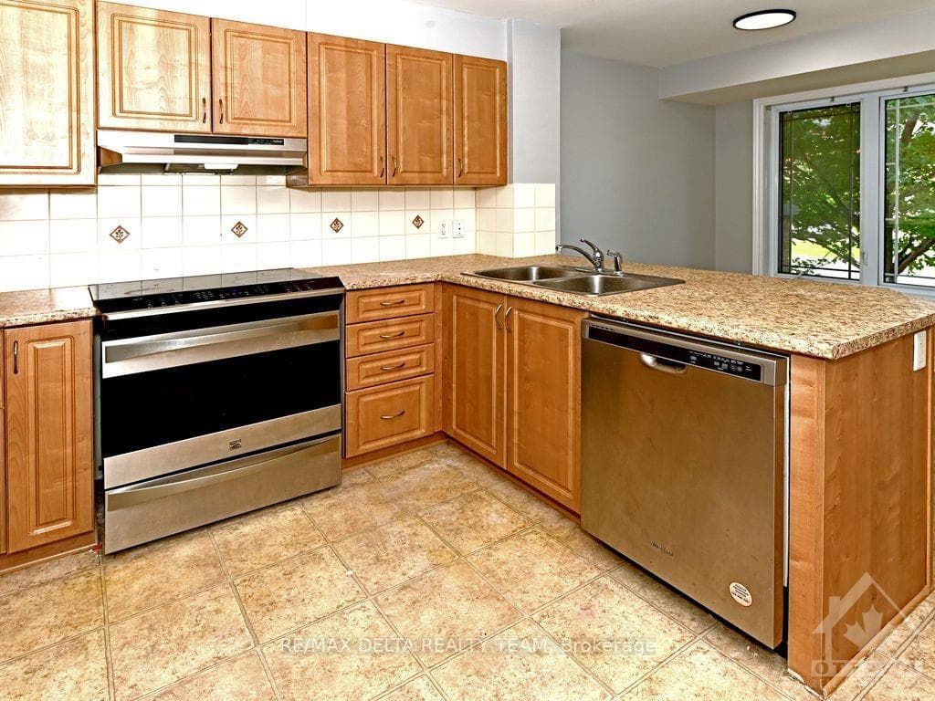 656 CHAPMAN MILLS Drive Unit A photo 7
