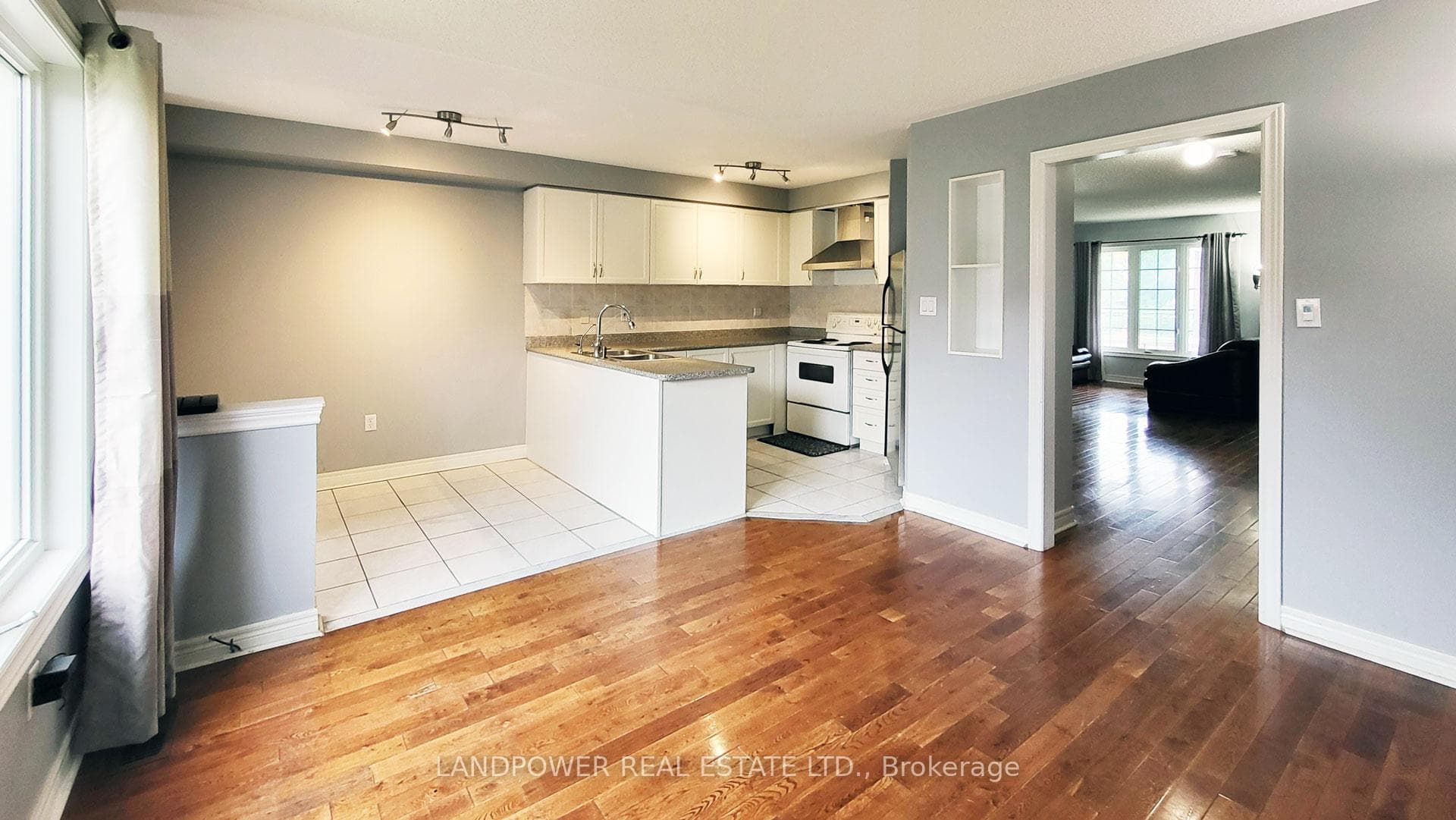 1904 Bur Oak Avenue photo 3