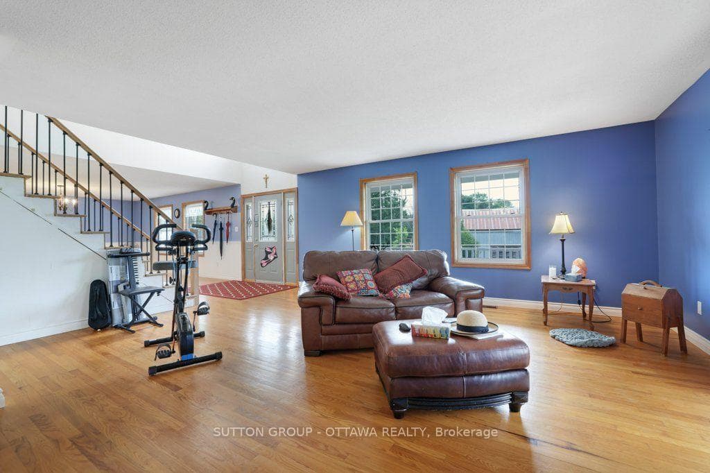 595 Holbrook Road photo 9