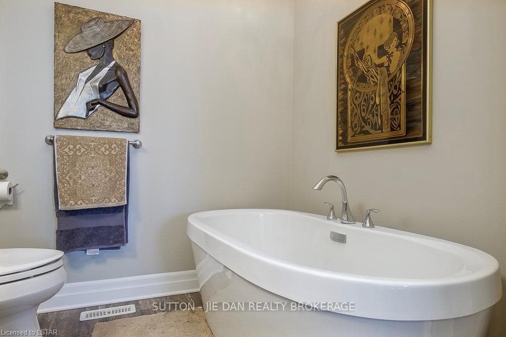 555 SUNNINGDALE Road Unit 3 photo 29