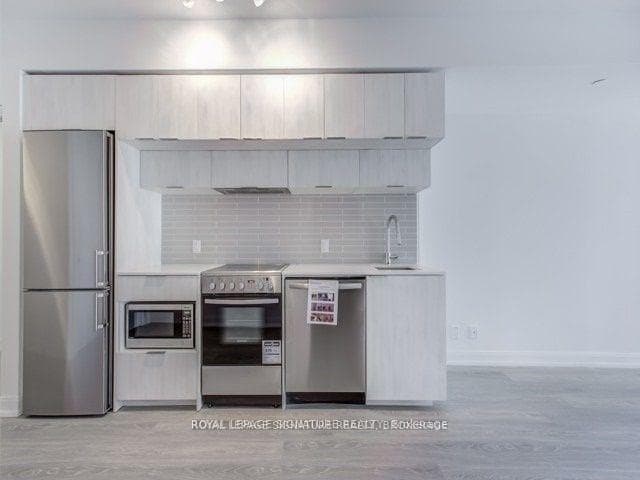 181 Dundas Street Unit 3712 photo 2