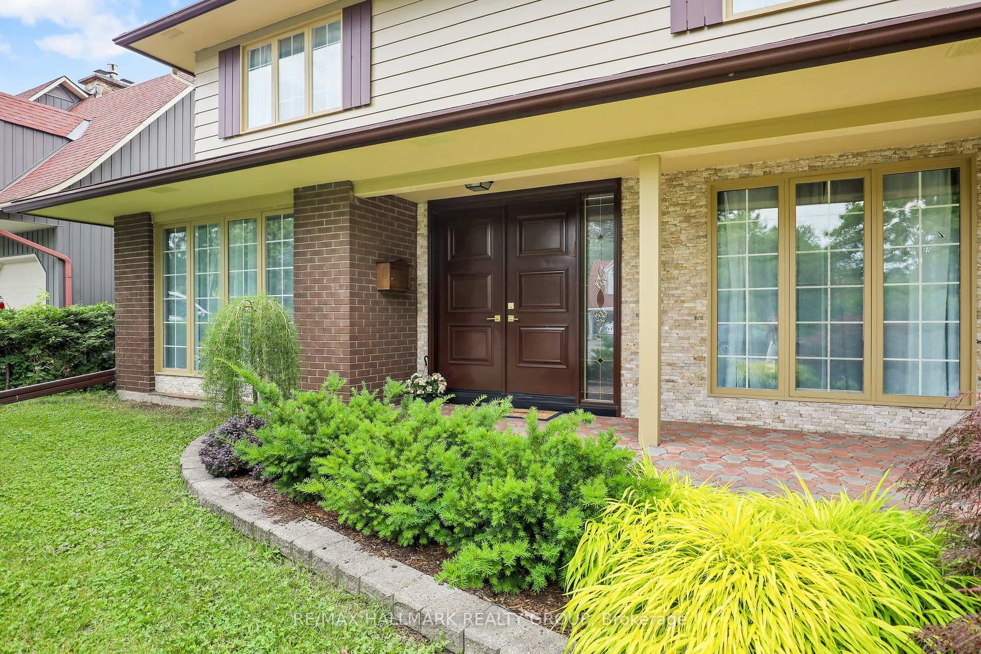 1712 Playfair Drive photo 3