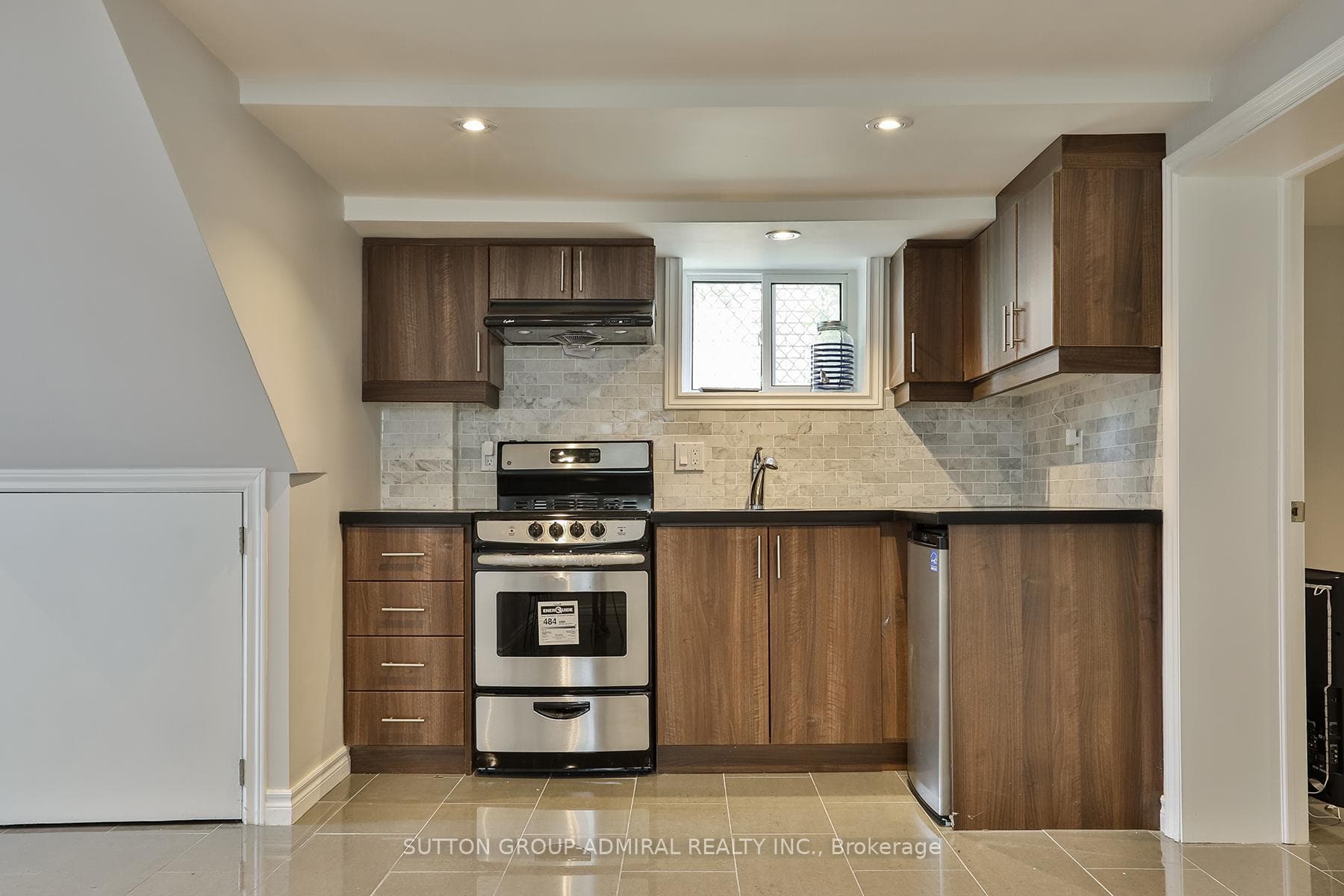 33 Regina Avenue photo 17