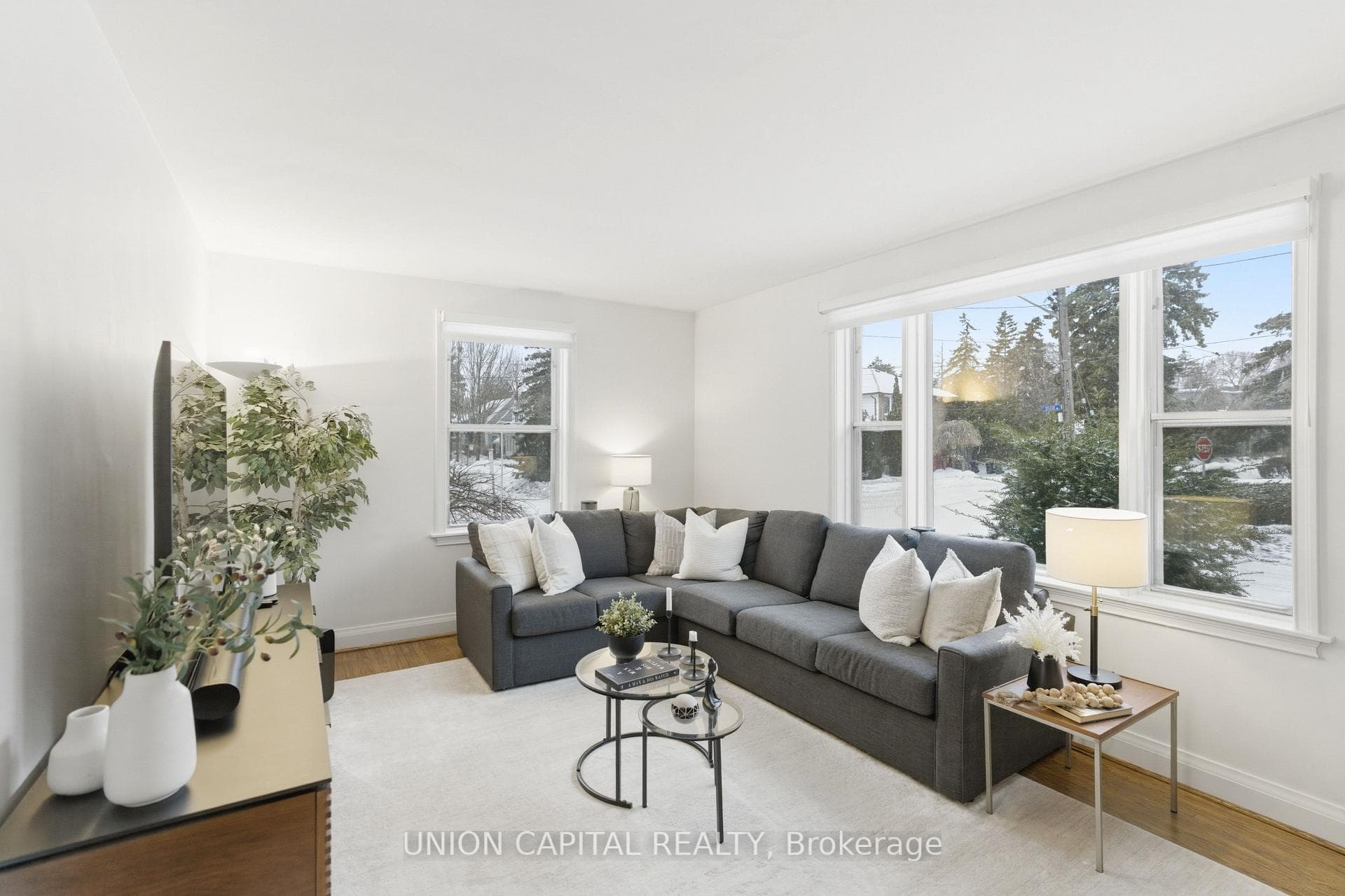 71 Stuart Crescent photo 3
