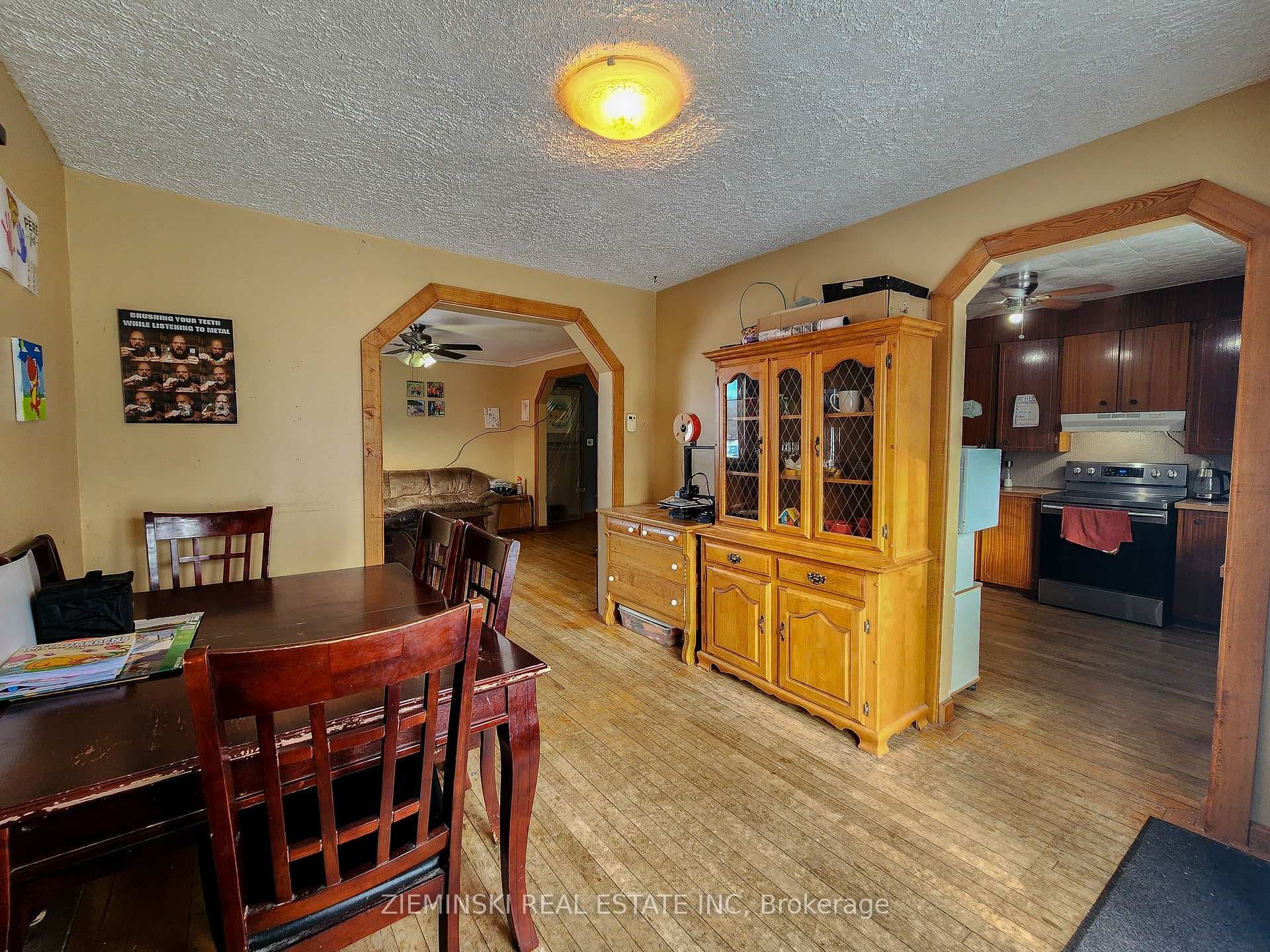 129 Essex Avenue photo 6