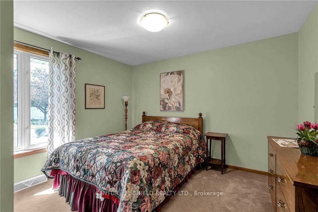 1715 BLAKELY Drive photo 16