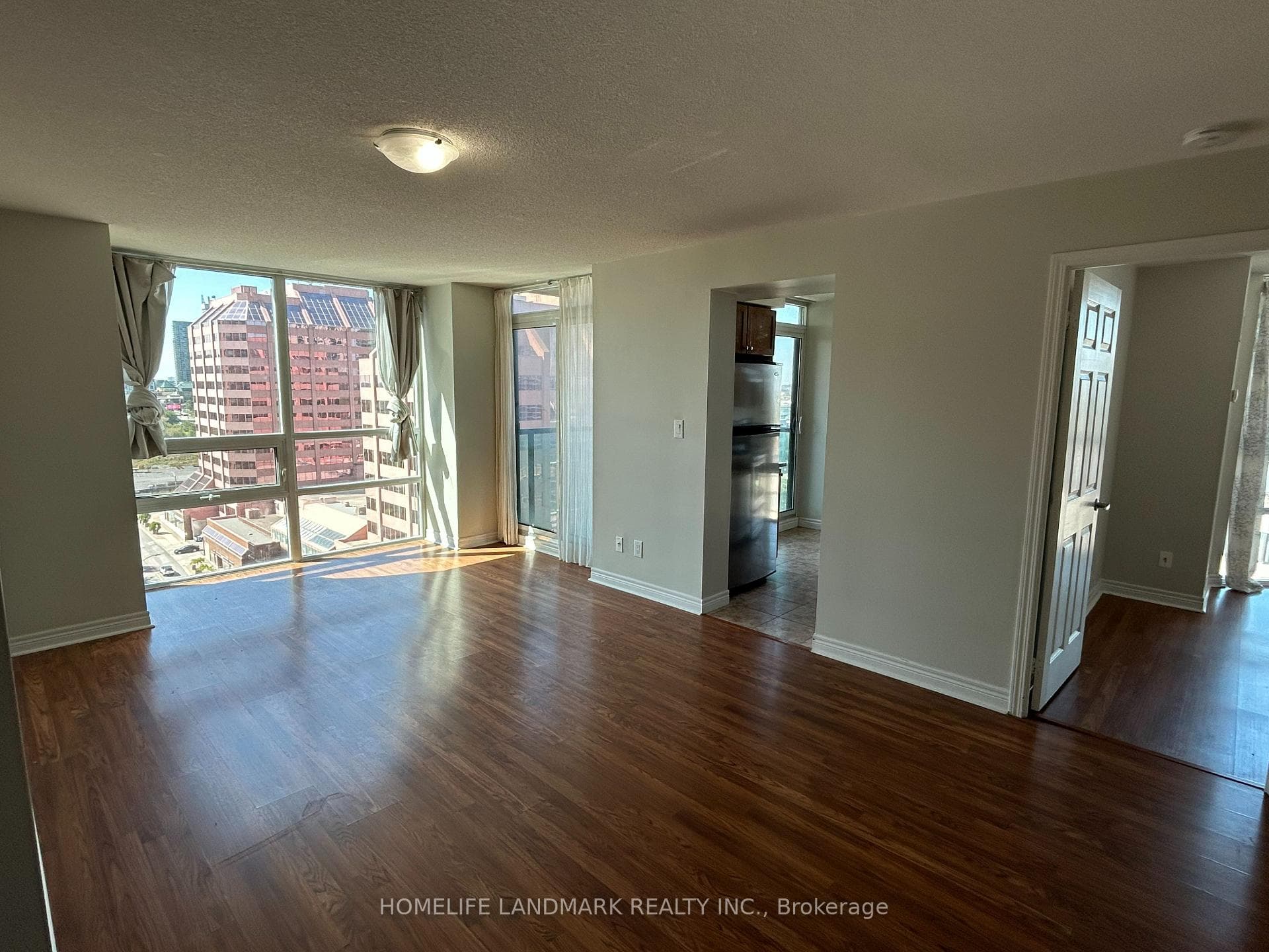 208 Enfield Place Unit 1808 photo 2