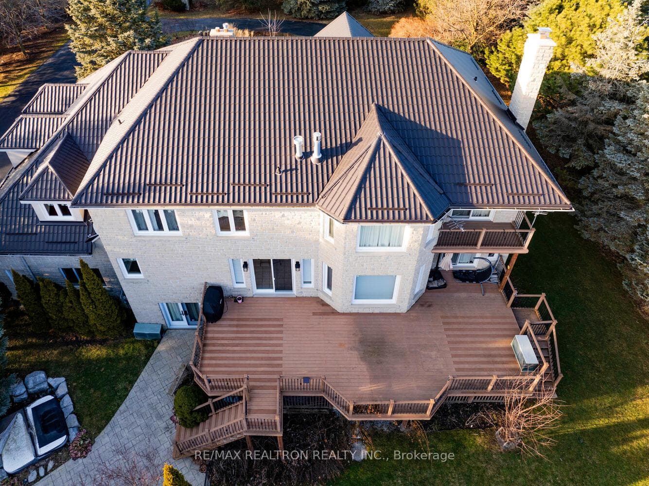 7 Urquhart Court photo 29