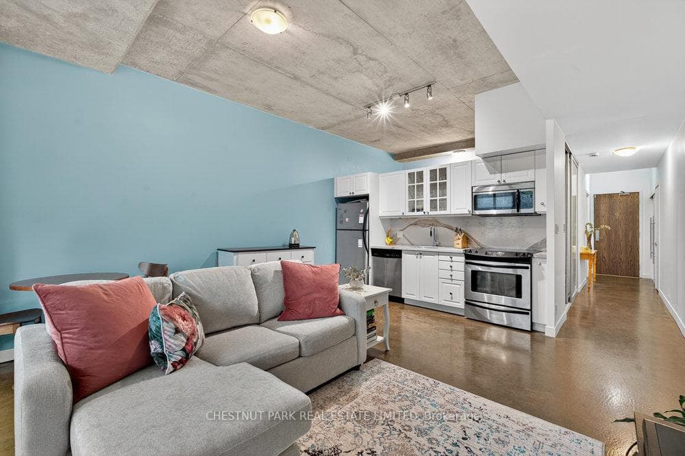 201 Carlaw Avenue Unit 103 photo 10