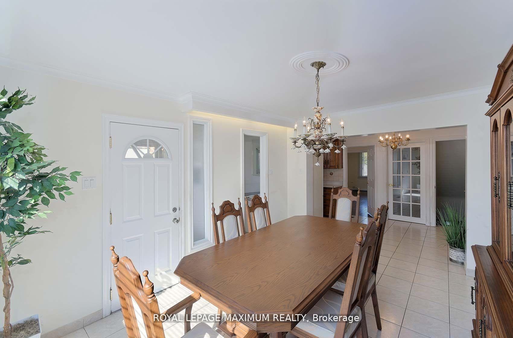 245 Belgravia Avenue photo 17