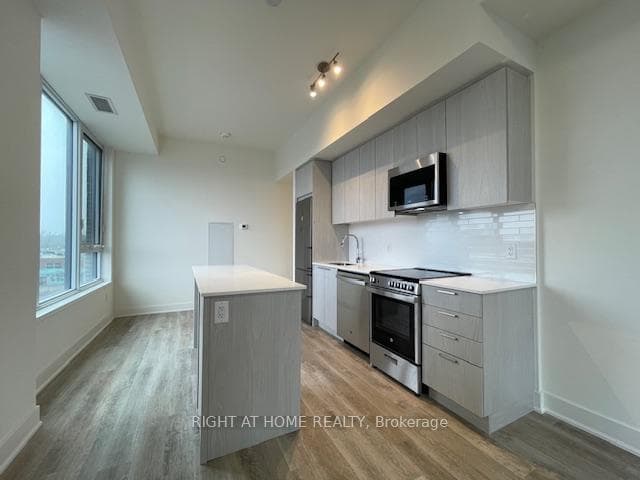 185 Deerfield Road Unit 404 photo 2