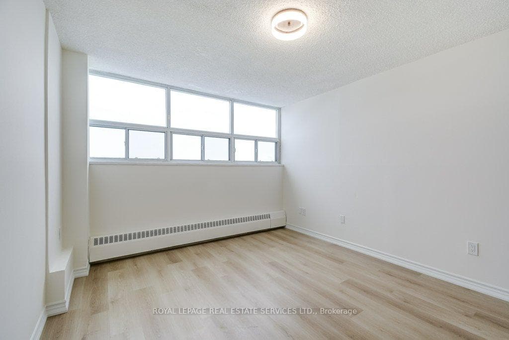 212 Kerr Street Unit 907 photo 28