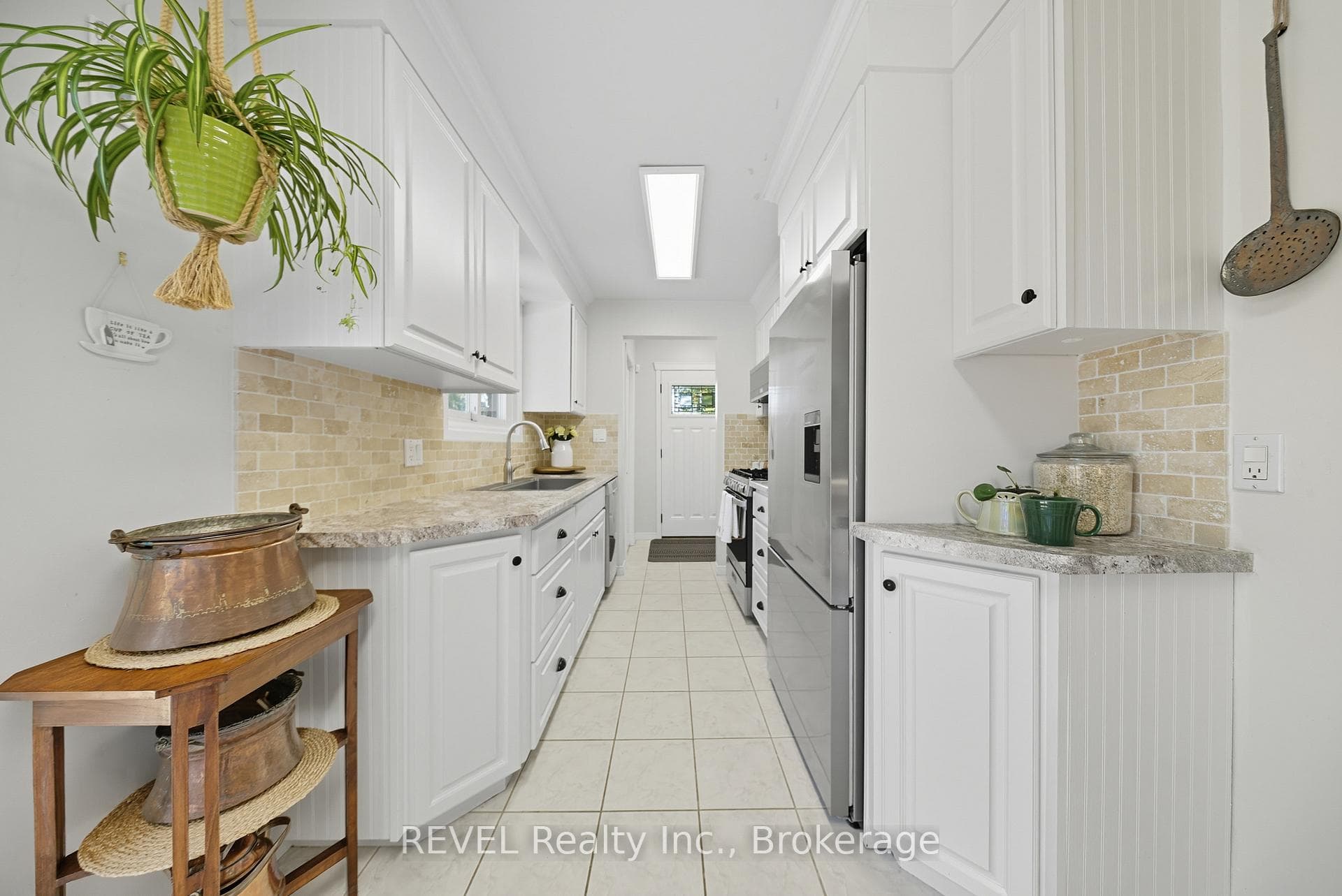 67 Louis Avenue photo 9
