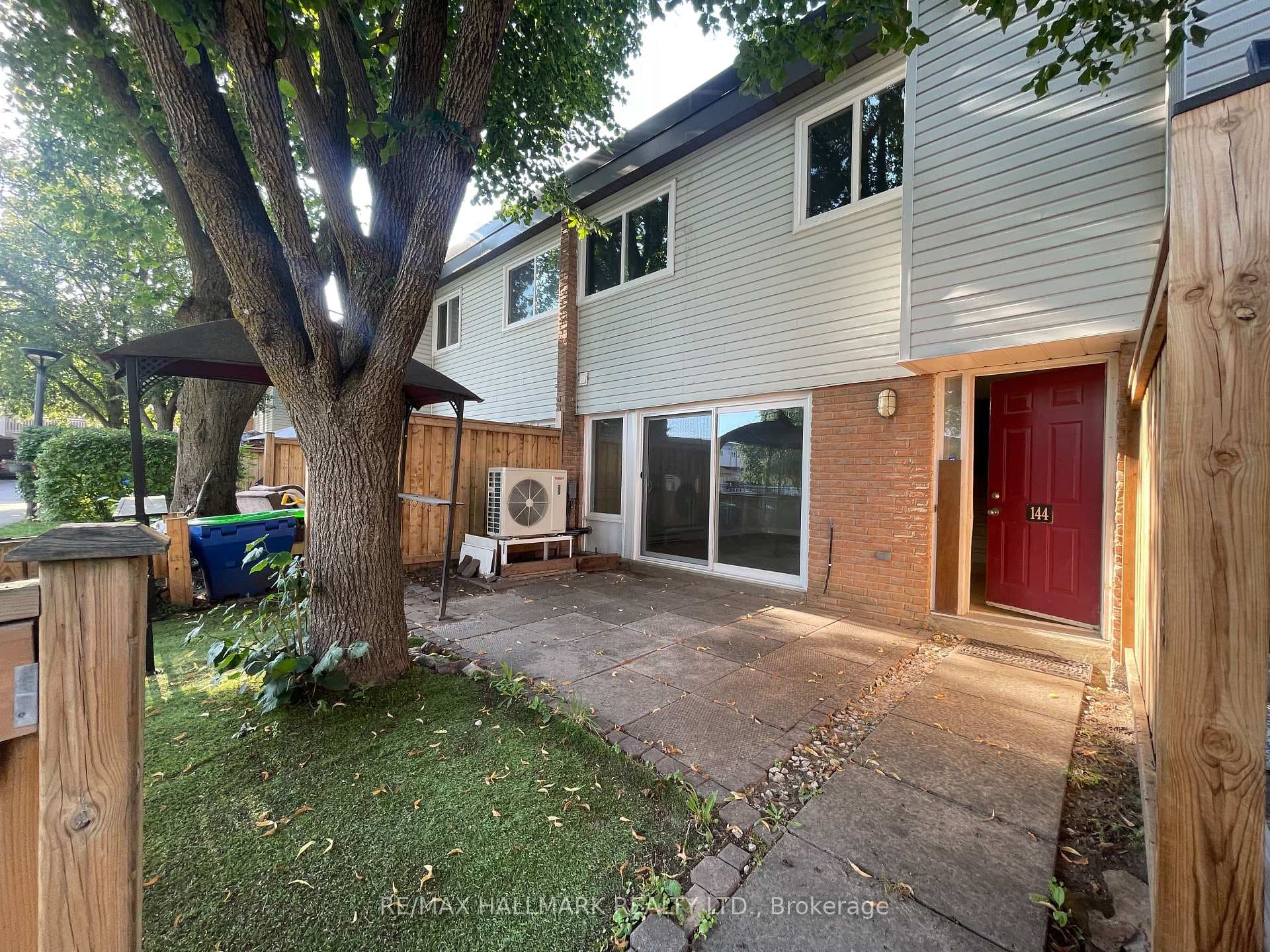 144 Milestone Crescent photo 26