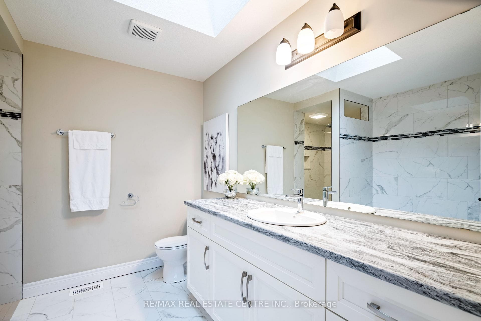 15 Tindall Crescent photo 34