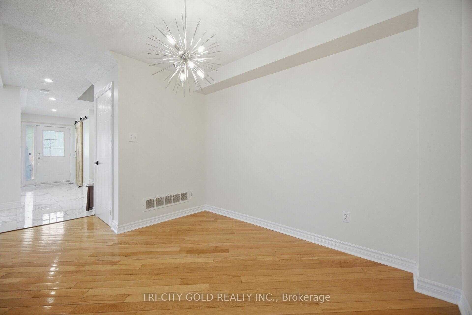 111 Chipmunk Crescent photo 15