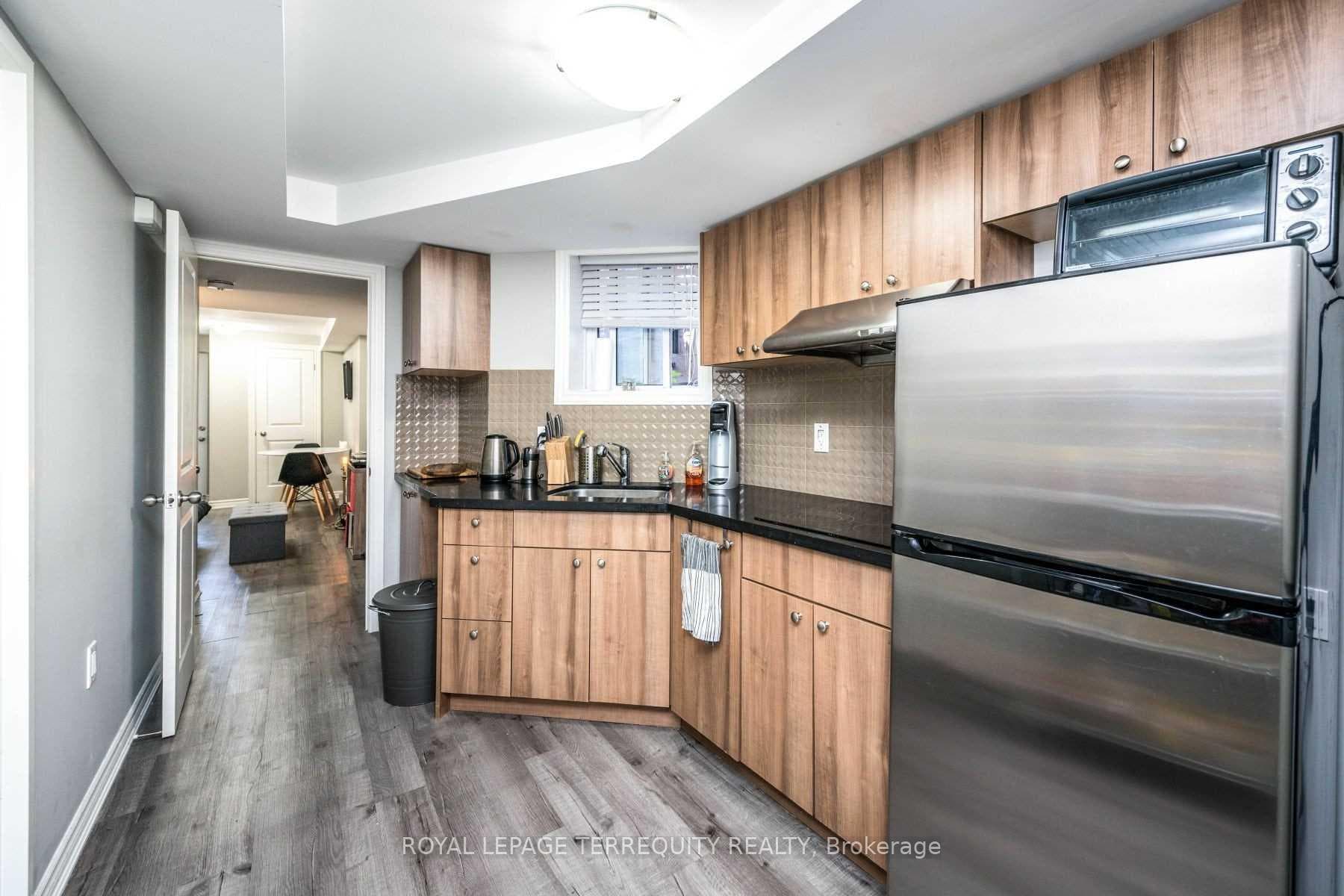 637 Lansdowne Avenue photo 28